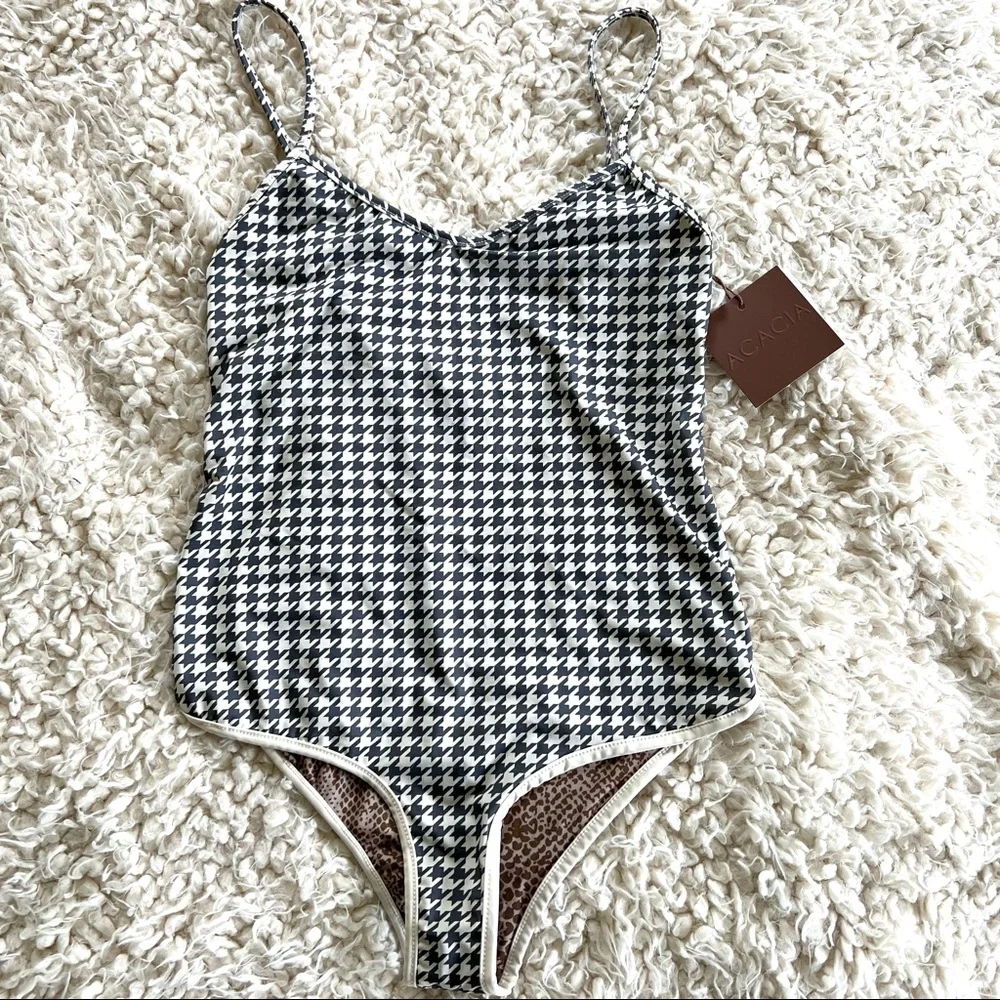 ACACIA Waikiki one piece in Houndstooth - Picture 7 of 8